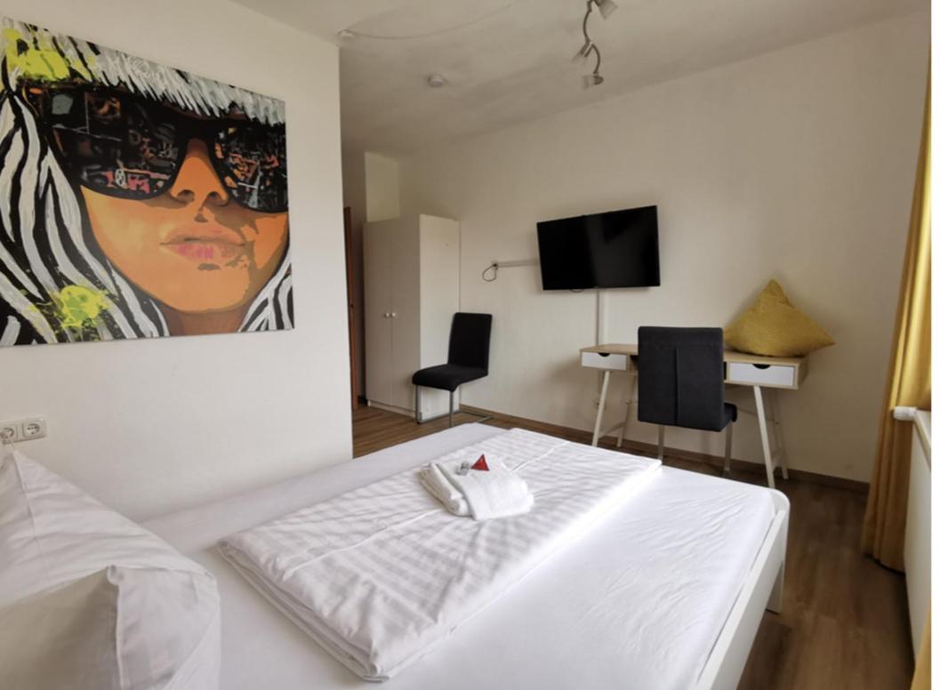 Hotel Wettlaufer Хомберг Стая снимка