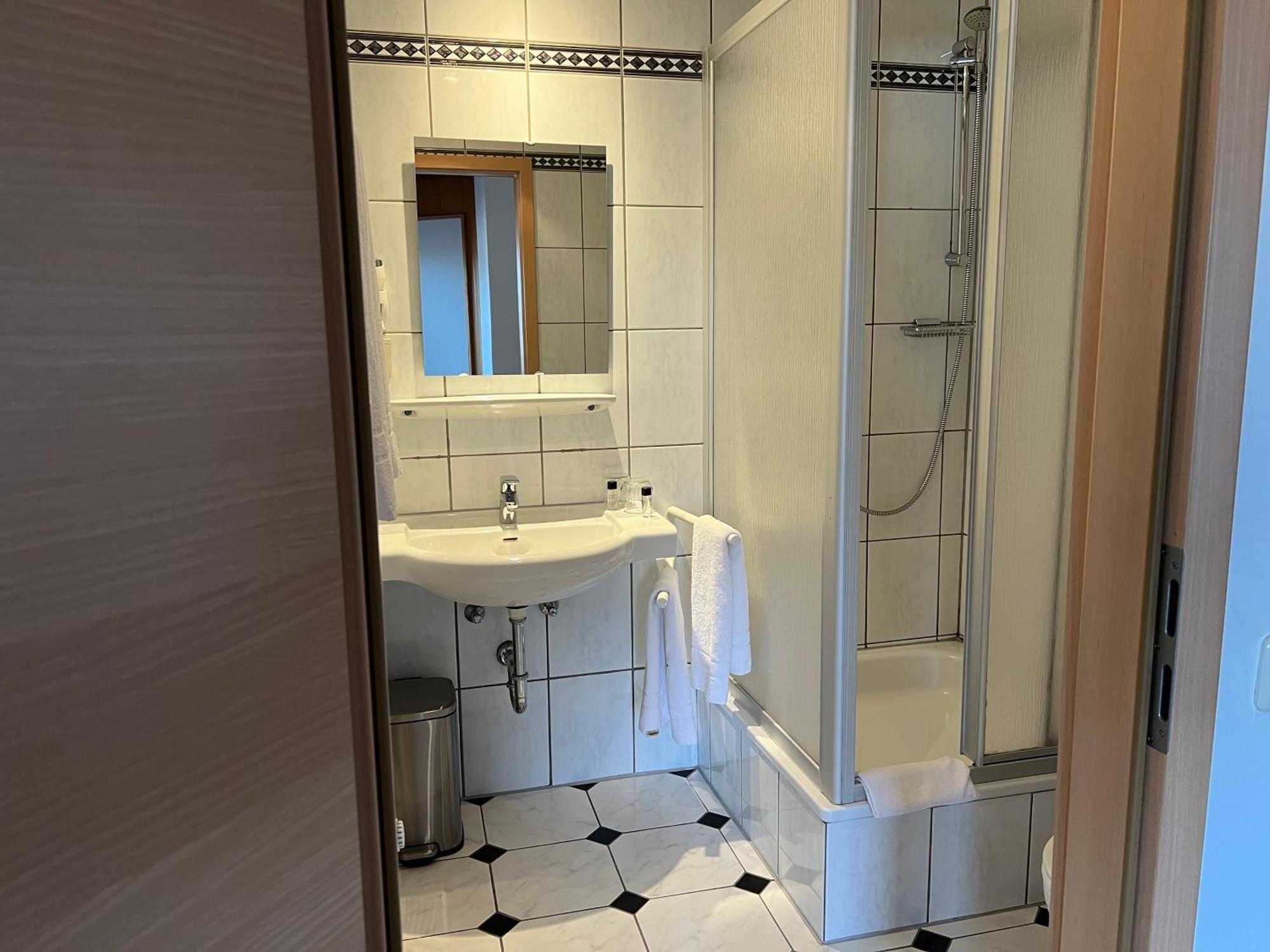 Hotel Wettlaufer Хомберг Екстериор снимка